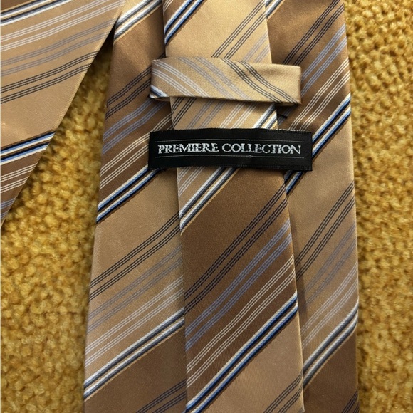 250A Elegant Tan Striped silk Men's Tie - Picture 3 of 3